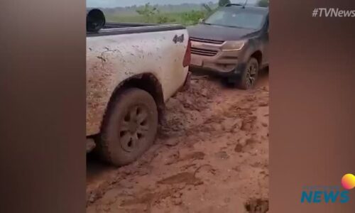 Moradores ficam “ilhados” após temporal transformar estrada em lamaçal