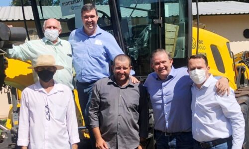 Em parceria com o Estado, prefeito Juvenal Consolaro conquista motoniveladora de R$ 689 mil para Figueirão