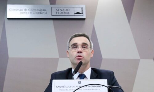 Fux estuda marcar posse de André Mendonça para dia 16 de dezembro