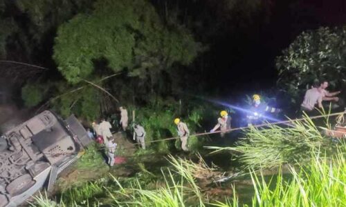 Ônibus cai em ribanceira em GO e deixa 5 mortos e dezenas de feridos