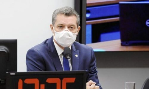 Comissão da Câmara aprova 14º salário para segurados do INSS