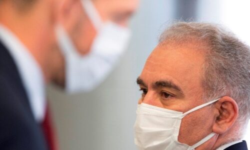 Com cinco casos confirmados da Ômicron, Saúde aumenta vigilância