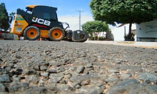 Prefeitura de Figueirão faz tapa buracos, manutenção de estradas e coleta de cascalho