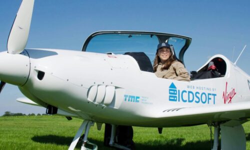 Aos 19 anos, Belga se torna a mulher mais jovem a voar sozinha ao redor do mundo