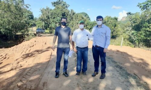 Prefeito Juvenal faz vistoria para cascalhar 58km de estrada na região da Piraputanga em Figueirão