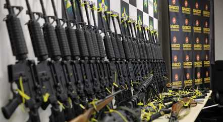 Rio: Polícia Civil apreende 26 fuzis durante operação na zona Norte