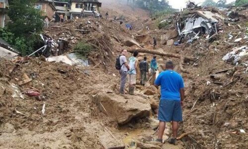 Passa de cem o número de mortos em temporal de Petrópolis