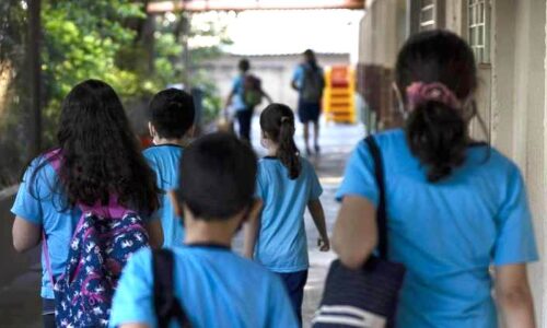Escolas retomam atividades presenciais na maior parte do país