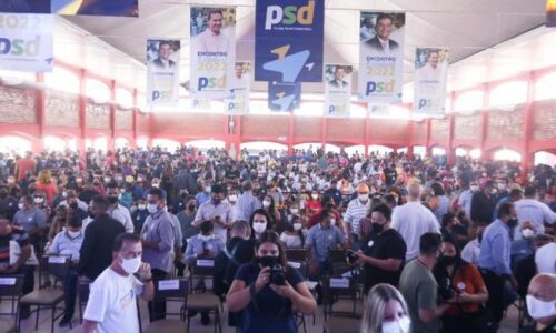 Multidão participa de lançamento da pré-candidatura de Nelsinho Trad