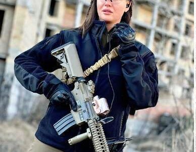 EX-MISS DA UCRÂNIA ENTRA NA GUERRA “PARA AJUDAR A PÁTRIA”