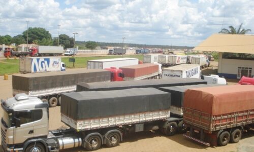 Líder de caminhoneiros diz que Brasil tem que parar contra aumentos da Petrobras