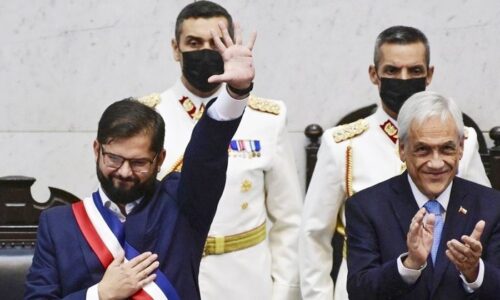 Gabriel Boric toma posse como presidente mais jovem do Chile