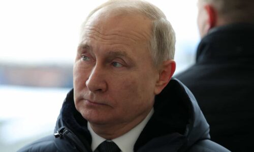 Rússia faz alerta aos EUA sobre envio de armas após visita de secretários a Kiev