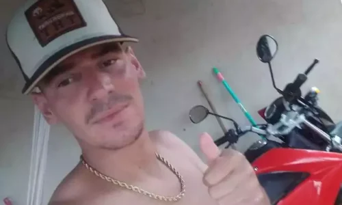 Jovem é encontrado morto dentro de carro com tiro na nuca