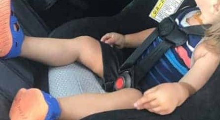 Mãe esquece filho de 5 anos em carro e criança morre de calor em dia de 38°C nos EUA