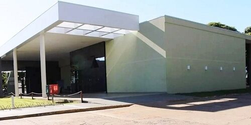 Namorado esfaqueia mulher três vezes no peito e a abandona em hospital