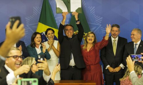 Sancionada lei que fixa piso de R$ 4.750 para a enfermagem em todo o país