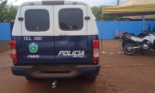 Batida em festa regada a bebidas com adolescentes tem rapaz preso por furtar placa de viatura da PM