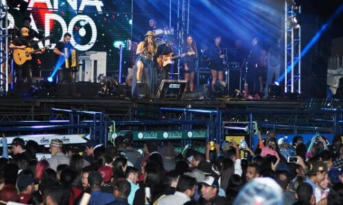 Realizado em Figueirão grande show de Lauana Prado