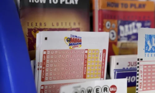 Dupla vencedora de loteria nos EUA resgata prêmio de mais de US$ 1,3 bilhão