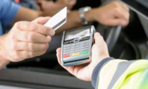 “Crime 2.0”: Bandidos usam máquina de cartão para assaltar motorista em semáforo