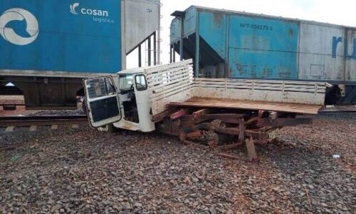 Homem morre ao colidir Toyota com composição de Trem em Chapadão do Sul