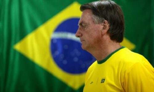 Bolsonaro sinaliza voltar ao Brasil e promete liderar a direita e ser oposição ao comunismo