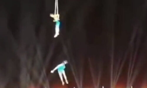 Acrobata morre ao cair durante apresentação com o marido na China