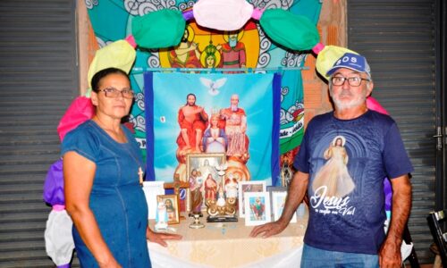 Casal Ivanir Malaquias e Adilson realiza festa do Divino Pai Eterno