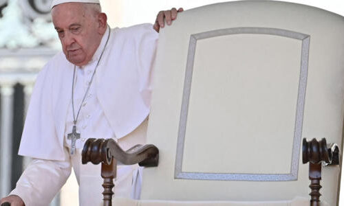 Um dia após descriminalização da maconha pelo STF, papa reforça oposição à legalização das drogas