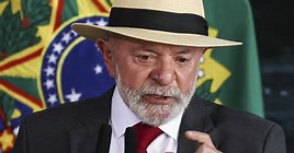 Governo Lula gasta R$ 1,3 milhão em cortinas e R$ 650 mil em flores