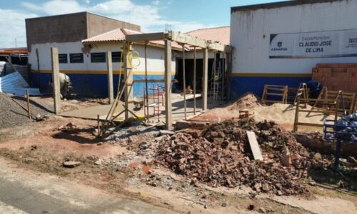 Secretaria de Infraestrutura e Serviços Públicos de Camapuã reforma a Escola Cláudio José de Lima