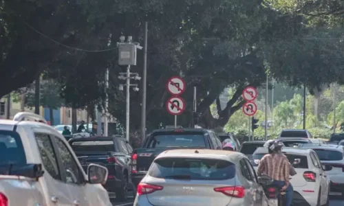 Juiz suspende contrato e cobrança de multas por radares na Capital