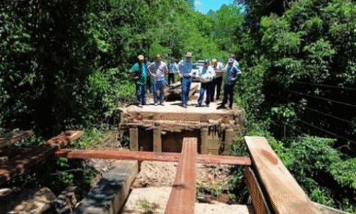 Prefeito Juvenal, vice e secretários visitam obras da Ponte do Córrego Gavião em Figueirão