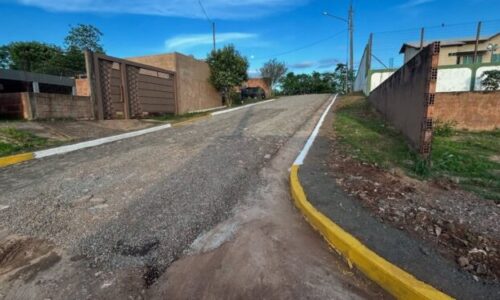 Secretário Jean Carlos entrega pavimentação integral da Rua José Dias Vieira no Bairro Vale do Sol