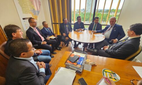 Prefeito Manoel Nery garante apoio federal para aquisição de escavadeira hidráulica para Camapuã