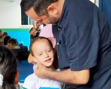 Prefeito acompanha volta às aulas e reforça compromisso com a educação em Alcinópolis