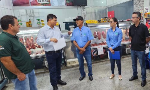 Secretário Jean Carlos participa da entrega do Selo SIM/COINTA à comerciante de Camapuã