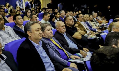 Prefeito Juvenal Consolaro participa de reunião no TCE para levar inovação à saúde pública de Figueirão