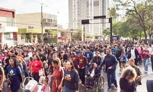 Nem chuva impede Marcha para Jesus no aniversário de Campo Grande