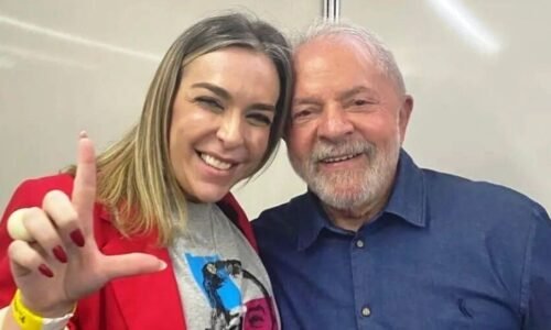 Oposição divulga foto de Lula com lobista após presidente negar conhecê-la