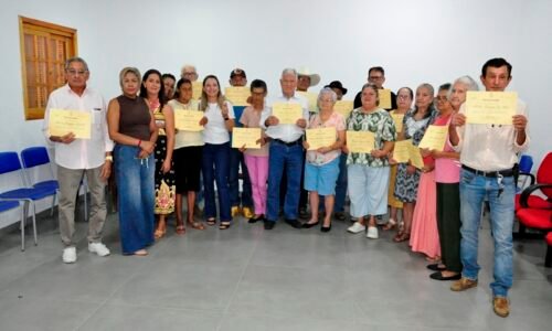 Encontro emocionante reúne ex-alunos da história de Figueirão no Dia do Estudante