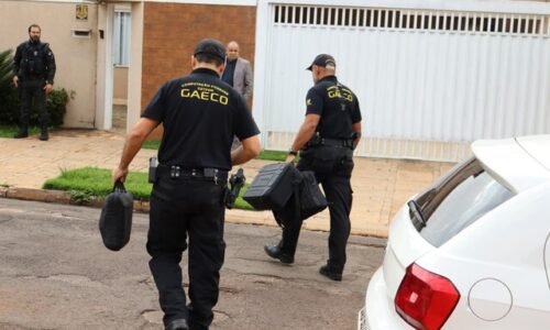 Gaeco busca policiais que revendiam cocaína em operação com 26 ordens de prisões