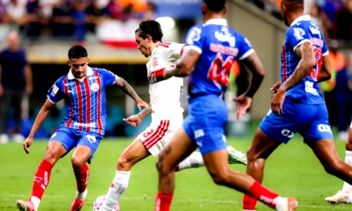 Flamengo goleia Bahia e retoma liderança do Brasileirão