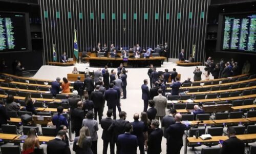 PL ganha 22 cadeiras e amplia vantagem na Câmara para 2027