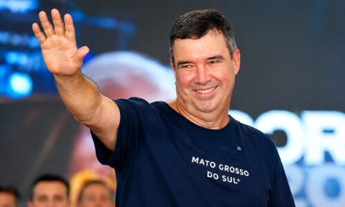 Eduardo Riedel é reeleito governador de MS no primeiro turno com mais de 67% dos votos