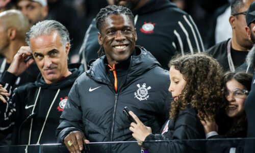 ‘VAR salva Seedorf’: estreia do holandês no Corinthians repercute em jornal espanhol